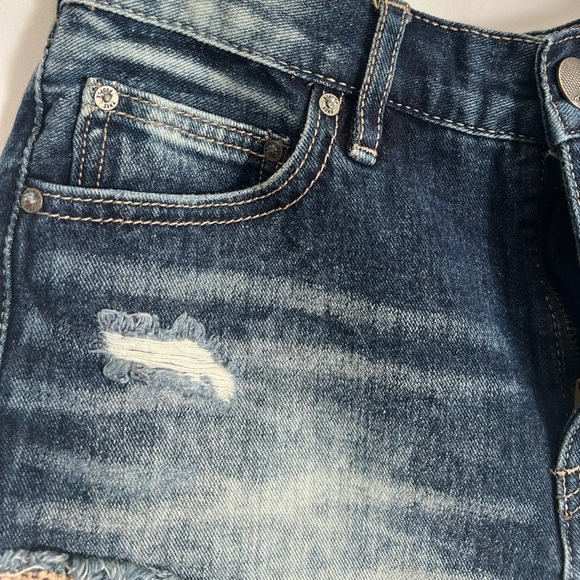 Free people denim shorts with crochet - Picture 4 of 8